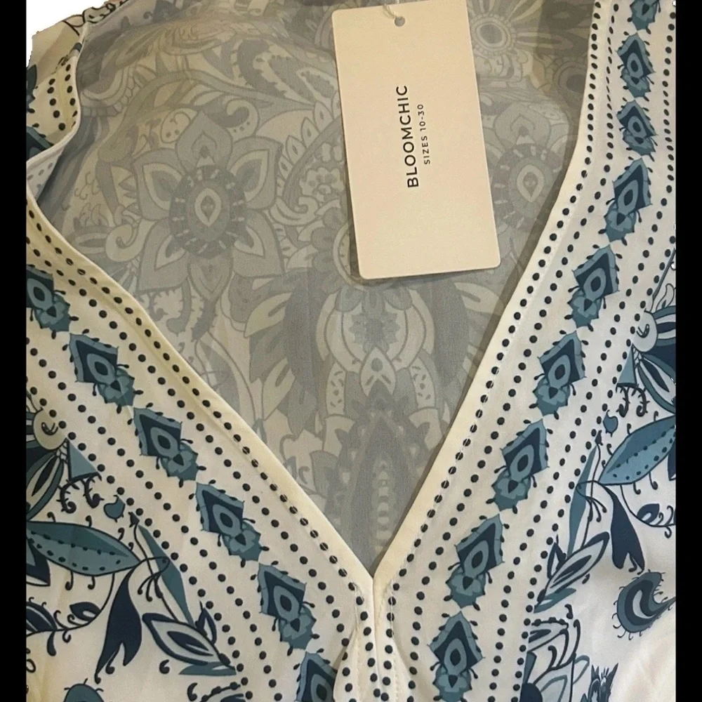 BloomChic White and Blue Floral Kaftan dress - Picture 3 of 6